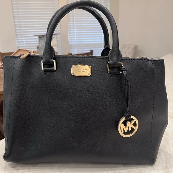 Michael Kors Handbags - Black Michael Kors bag